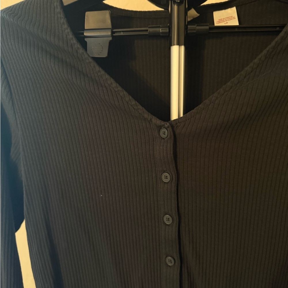 Levi's Black Button-Down Ribbed Top - Picture 3 of 5